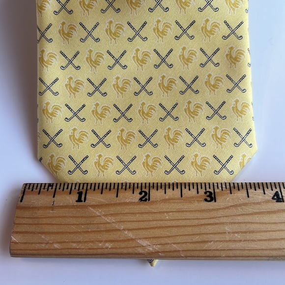 Vineyard Vines Custom Collection Handmade Silk Tie - Golf Clubs & Rooster 🏌️🐓 - Picture 3 of 7